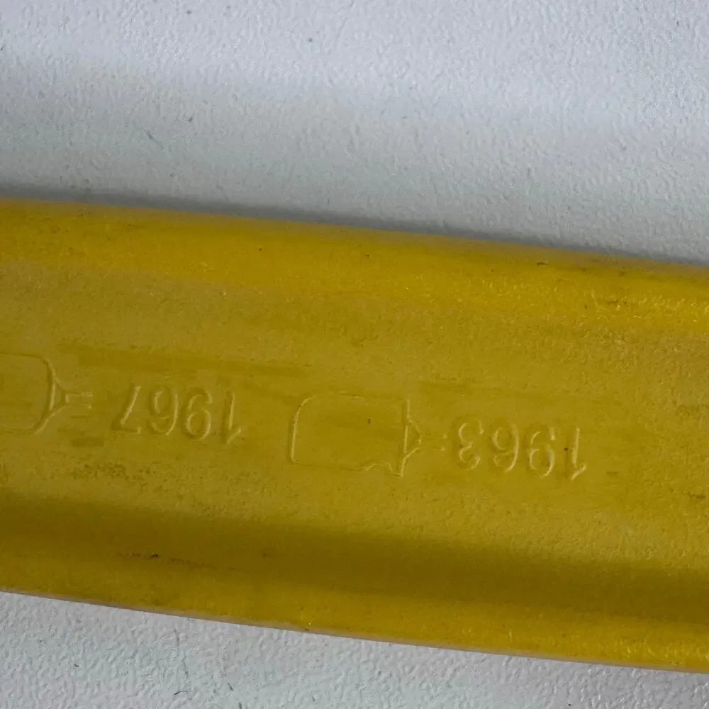 VTG 1960s Rubbermaid Commercial High Heat Scraper Spatula CleanRest Notch Yellow